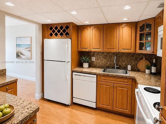3rd image of 900 Saint Charles Pl APT L6