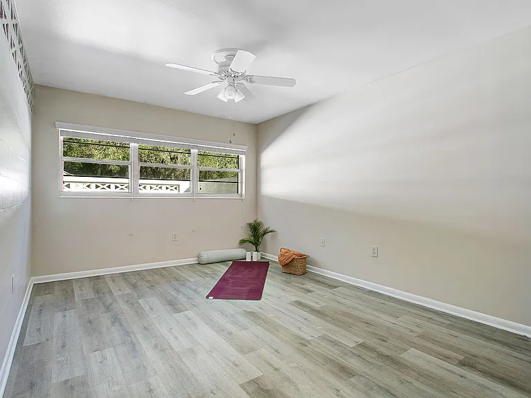 1820 NW 10th St — Photo 11
