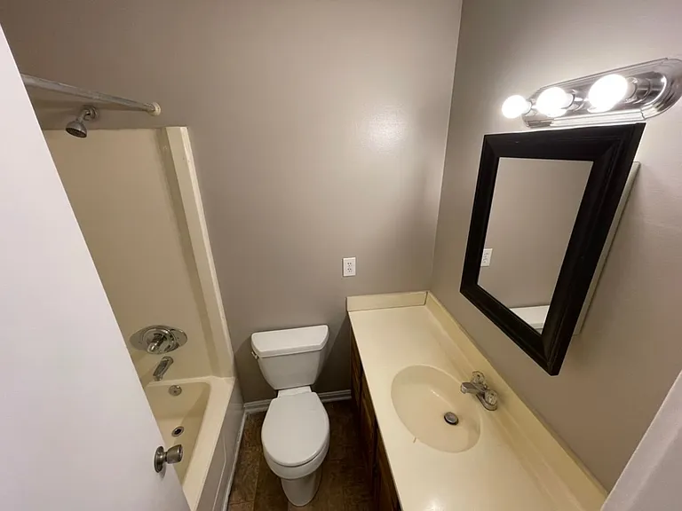 307-315 Blue Bird Dr #6 — Photo 12