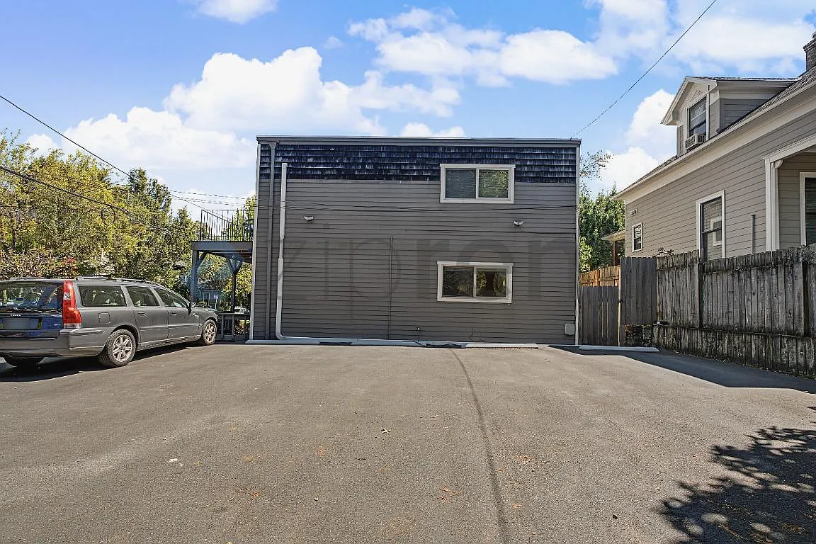 2 bed, 600 sqft, $2,500 — Photo 3