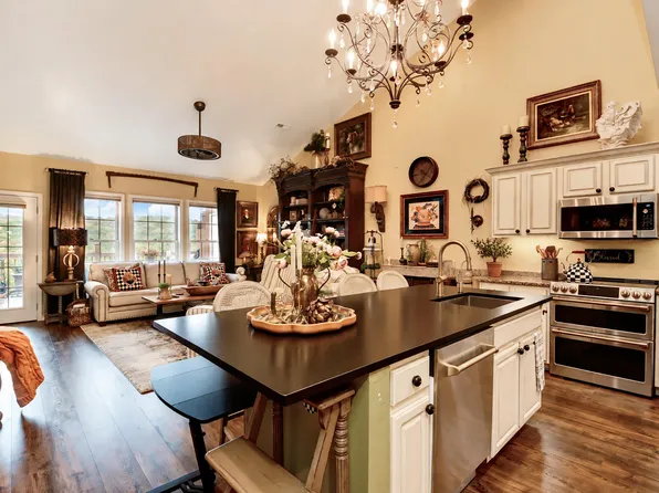 103 N Tuscany Drive, Hollister, MO 65672