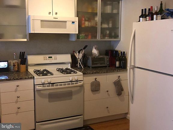 5th image of 447 Fairmount Ave #B