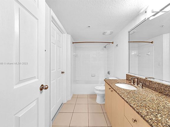 4th image of 2516 Centergate Dr APT 303