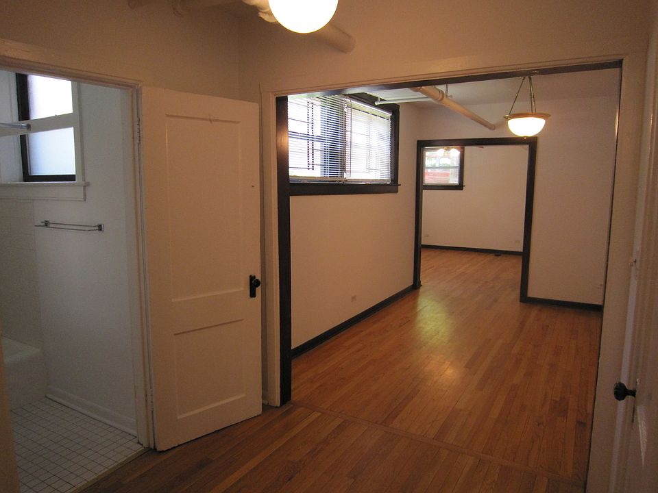 2nd image of 1457 W Cornelia Ave APT G