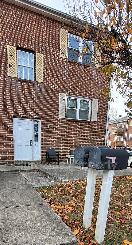 818 Bunting Ln APT B, Clifton Heights, PA 19018 | Zillow
