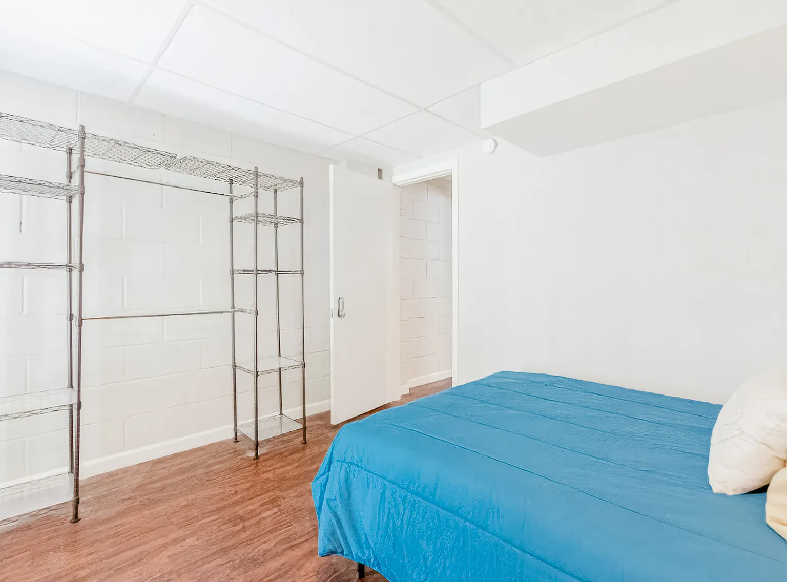 4 bed, 2.0 bath, 2000 sqft, $663 — Photo 1