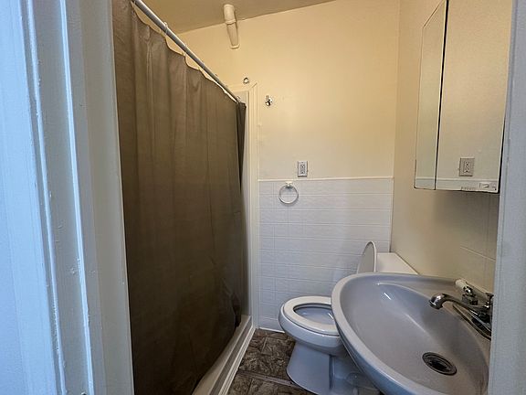 5th image of 1100 Carbon St #1