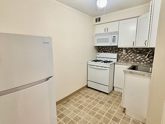 3rd image of 8921-25 Frankford Ave #3C