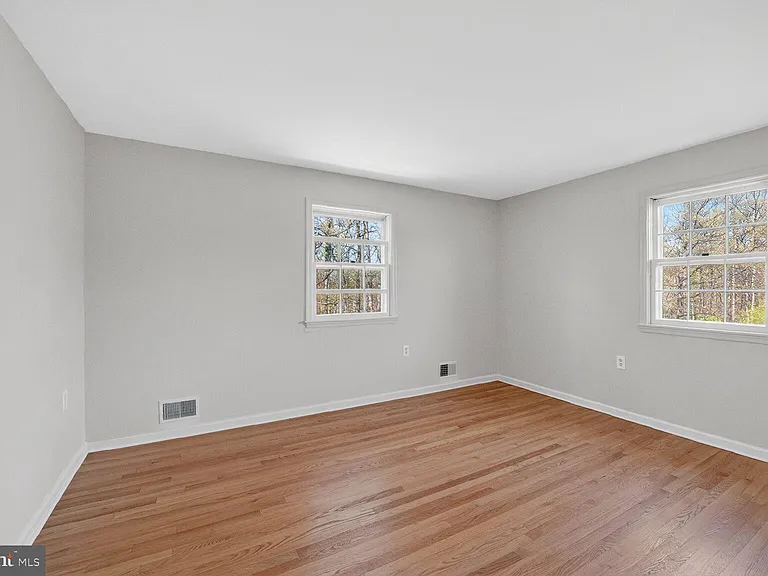 21733 Oatlands Rd — Photo 29