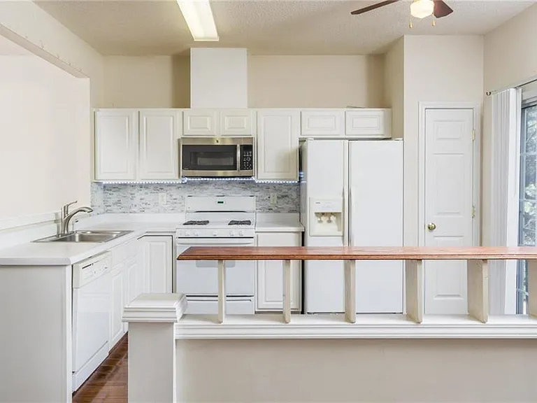 2880 Commonwealth Cir — Photo 10