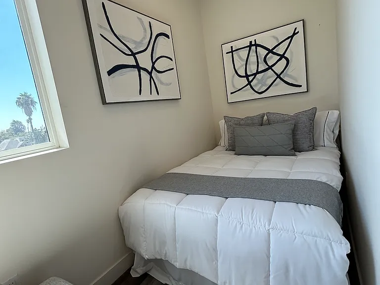 1012 E 25th St #204 — Photo 5