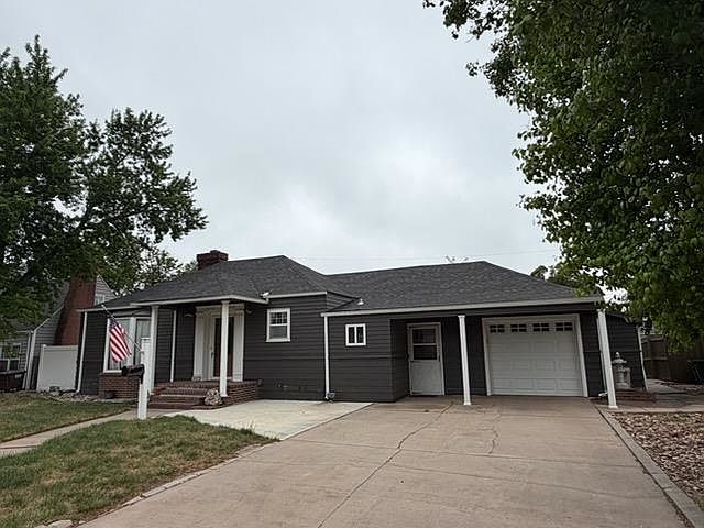 1st image of 2427 Shawnee Dr