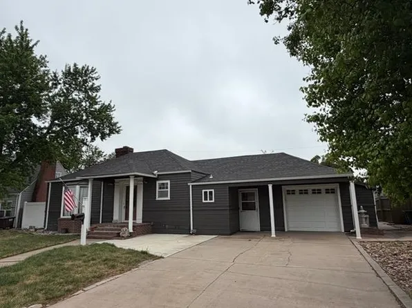2427 Shawnee Dr, Great Bend, KS 67530