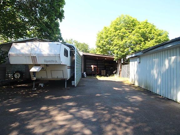 5th image of 33705 E River Dr