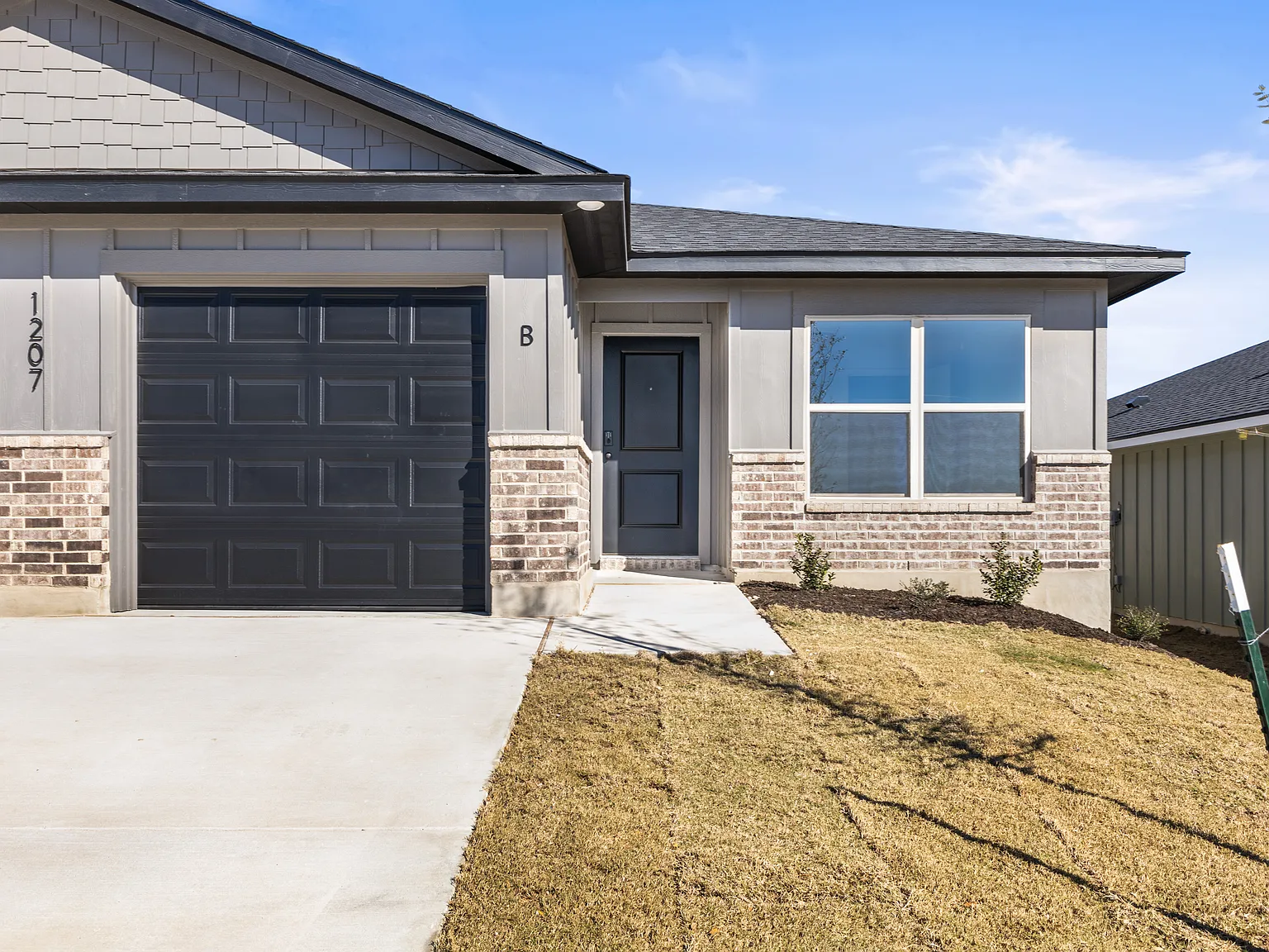 3 bed, 1217 sqft, $1,650 — Photo 3