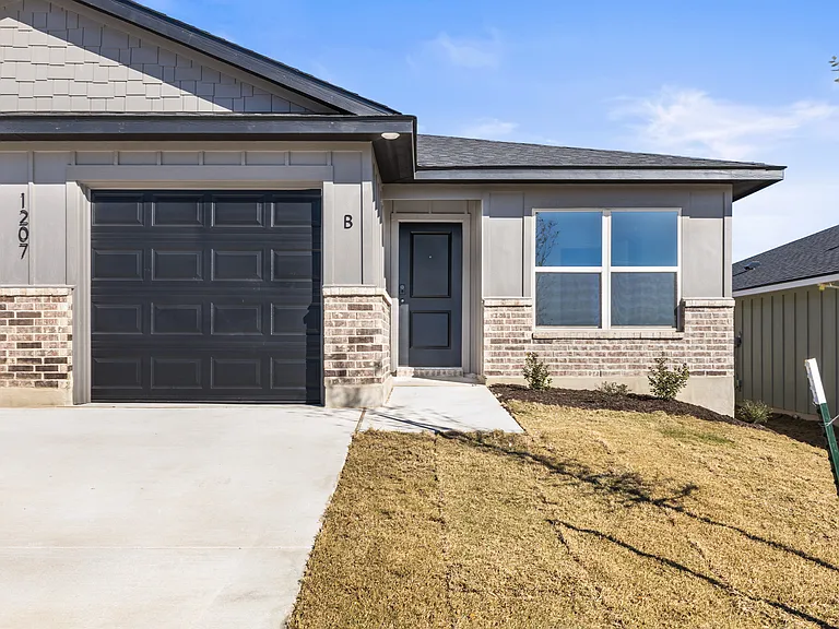 1207 Concord Dr #B — Photo 3