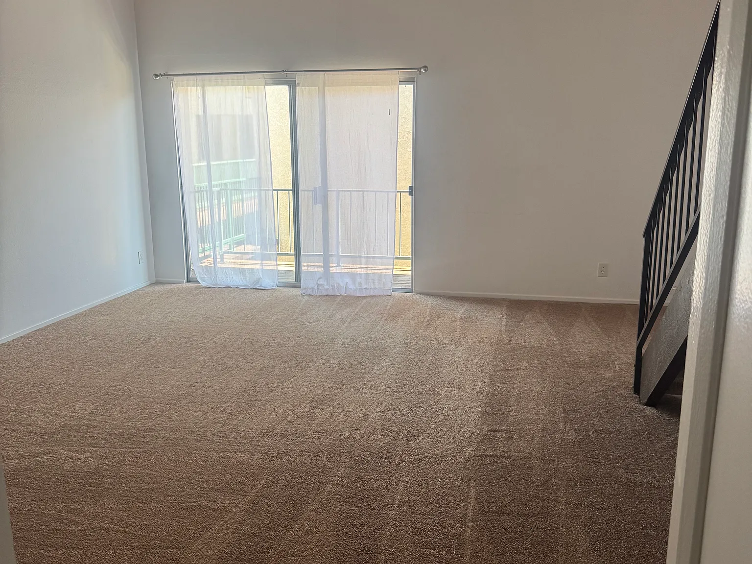 1 bed, 1.5 bath, 712 sqft, $1,960 — Photo 3