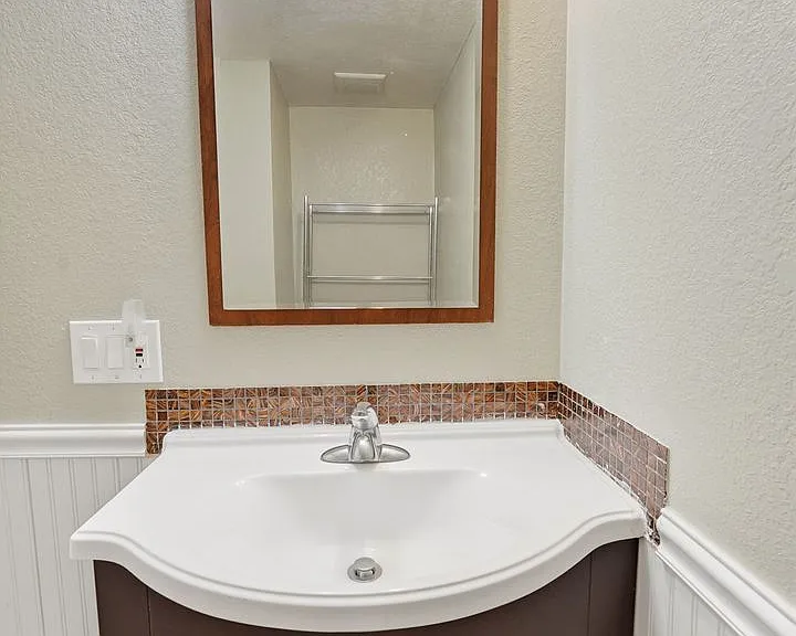 1275 W 4th Ave — Photo 38