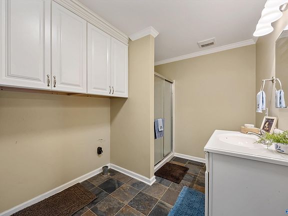 5th image of 179 Jones Cir