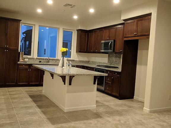 Kitchen & Dining
