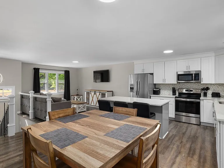 1048 Ivy Ln — Photo 8