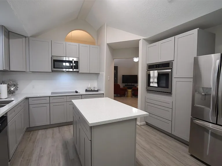 22922 Glenover Dr — Photo 7