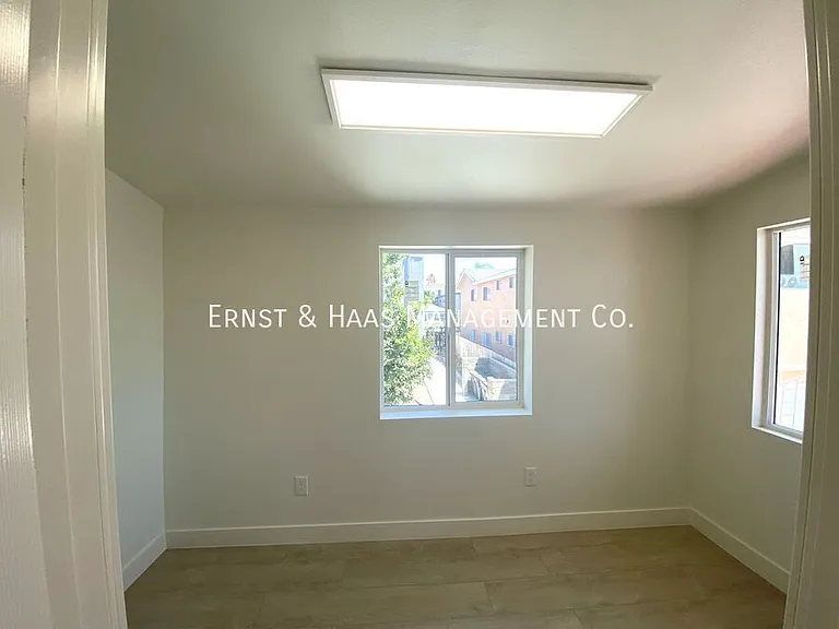 1145 1/2 Freeman Ave — Photo 7