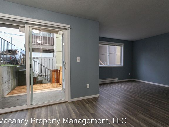5th image of 3310 Sawyer St APT 2