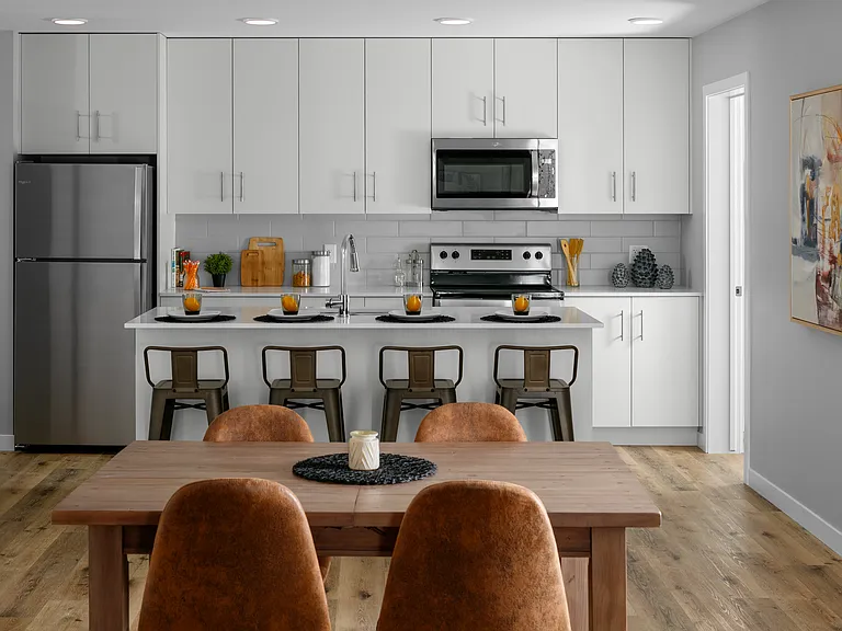 945 Victoria St W — Photo 10