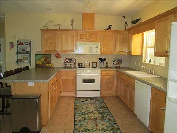 3rd image of 841 E Pine Ave