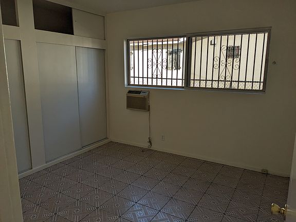 5th image of 314 E Saxon Ave APT B