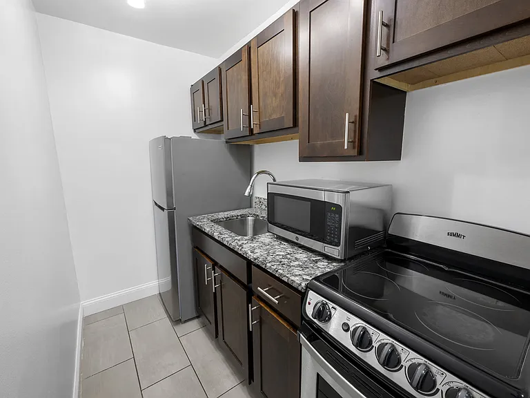 Woodlee Terrace Apartments — Photo 29