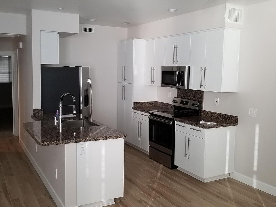 Modern open kitchen & dining room area