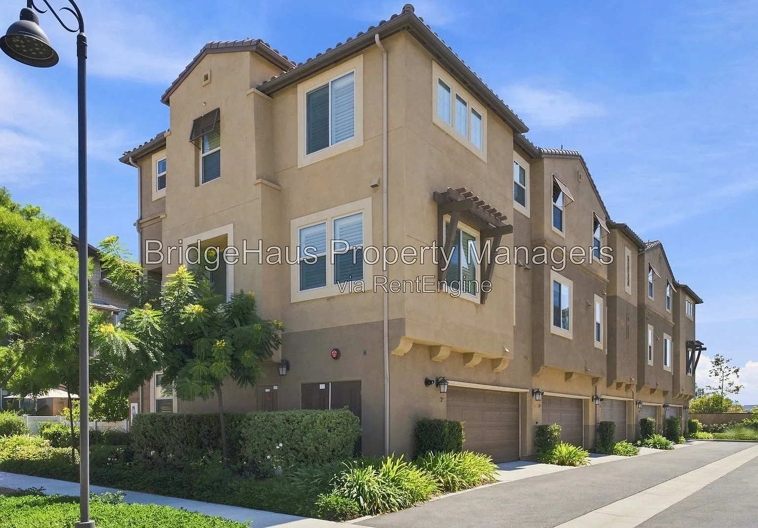 4 bed, 3.5 bath, 1824 sqft, $4,100 — Photo 2