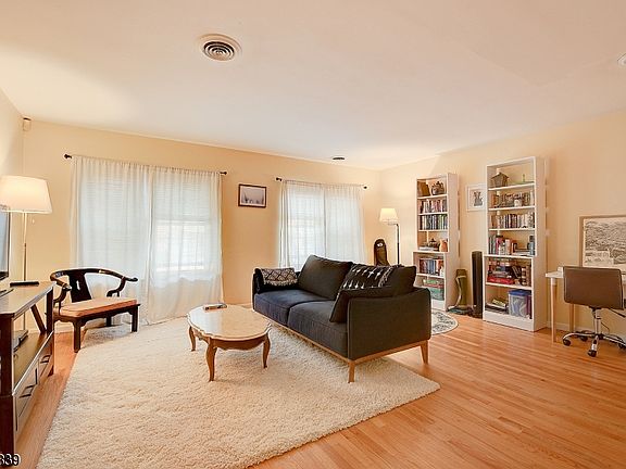 4th image of 361 Claremont Ave #C6101-1