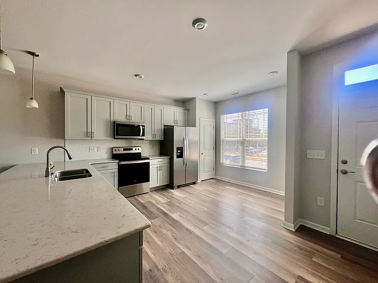 11 Blakely St — Photo 4