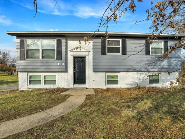 5916 Dogwood Ln, Godfrey, IL 62035