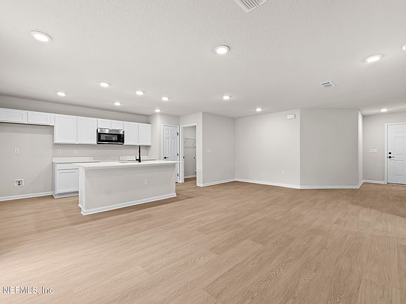 4th image of 1844 41ST Street W