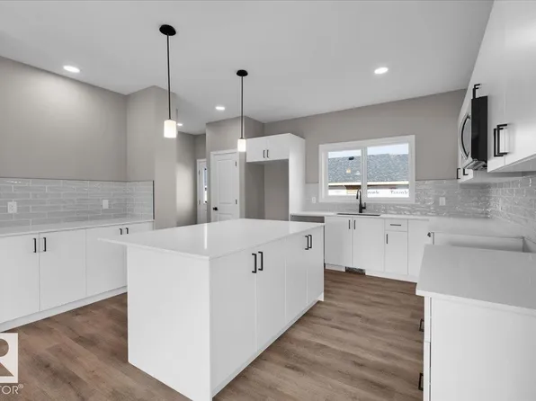 43 Eton Line, Spruce Grove, AB T7X 4A9