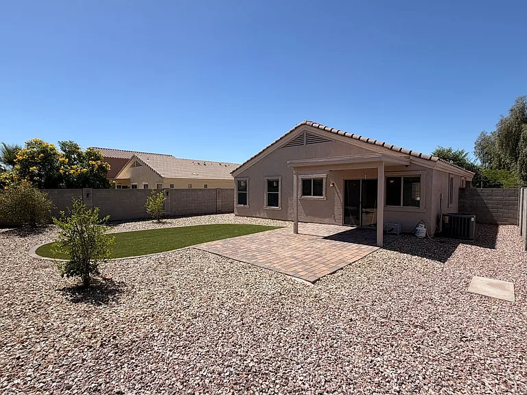 17520 W Watson Ln — Photo 19