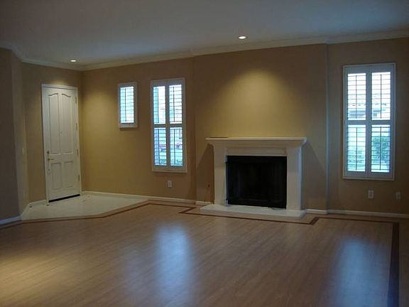 Living room w/firepl