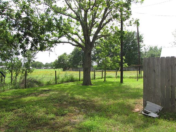4th image of 411 County Road 132