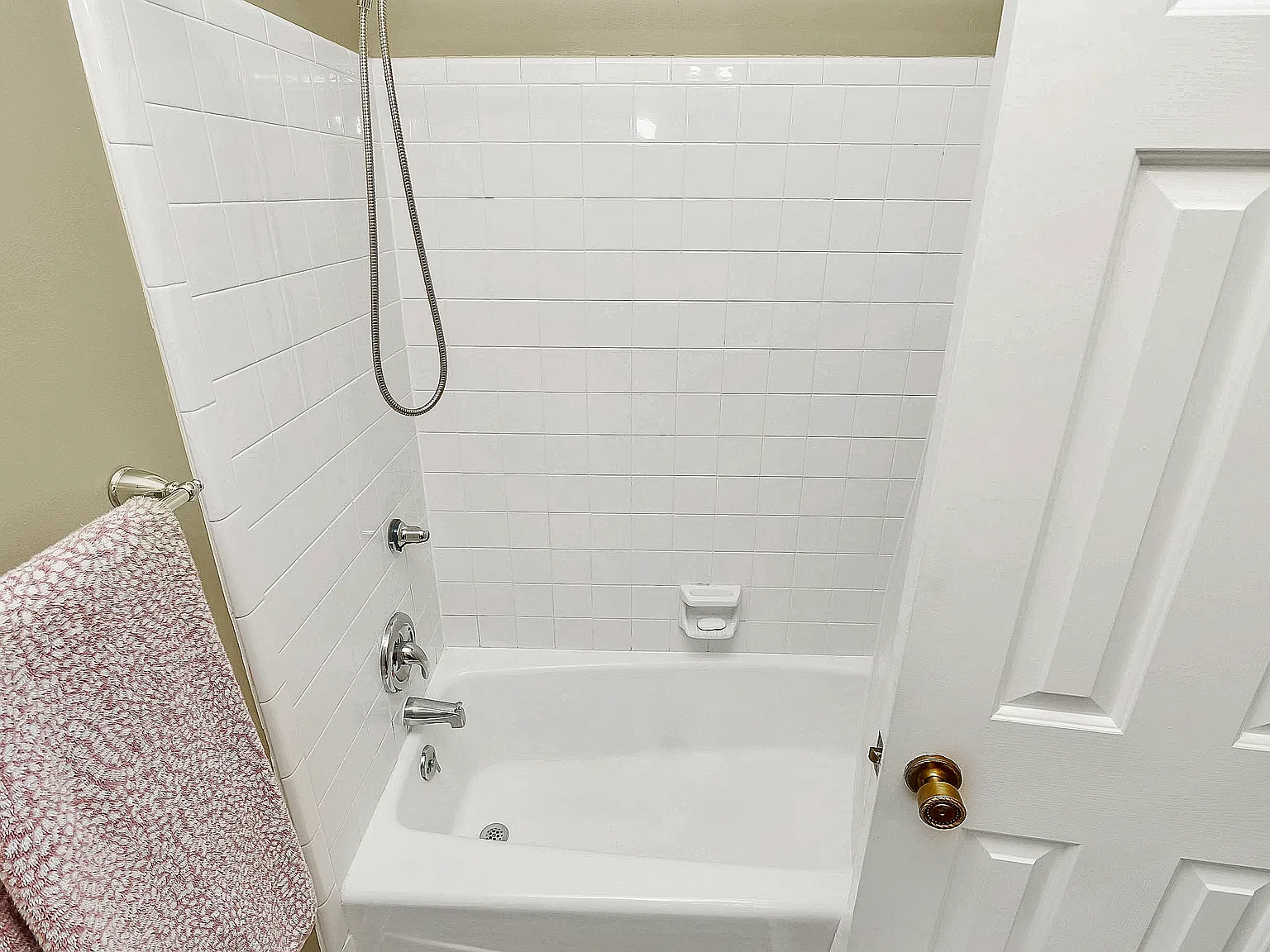 3 bed, 1928 sqft, $2,500 — Photo 4