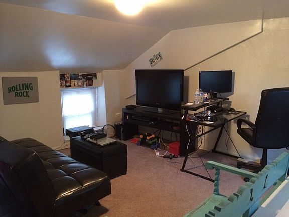 2nd image of 158 Dupont St