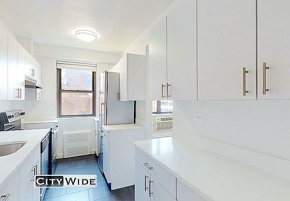 5th image of 219 E 69th St APT 12P