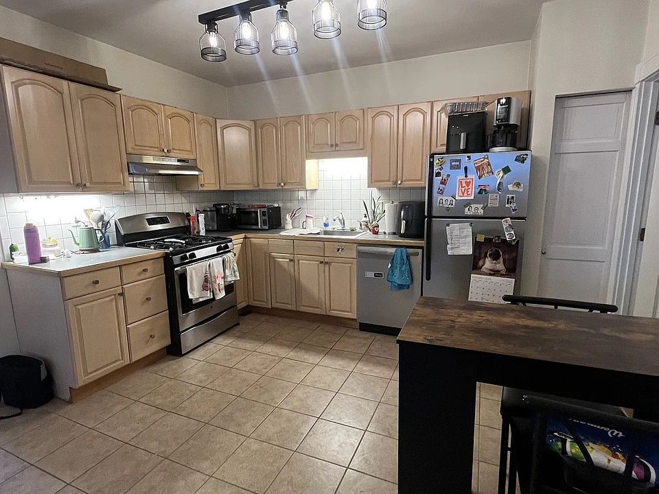 1st image of 72 Gore St #1