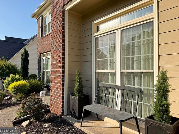 5th image of 450 Chandler Ct
