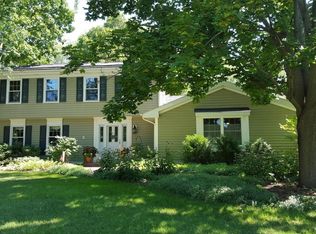 W265N6972 Thousand Oaks Dr, Lisbon, WI 53089