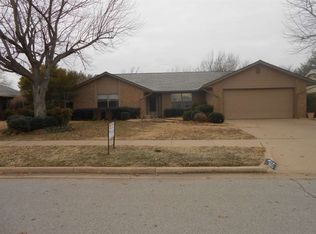 910 NW 74th St, Lawton, OK 73505