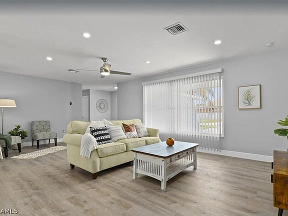 4th image of 901 SE 35th Ter